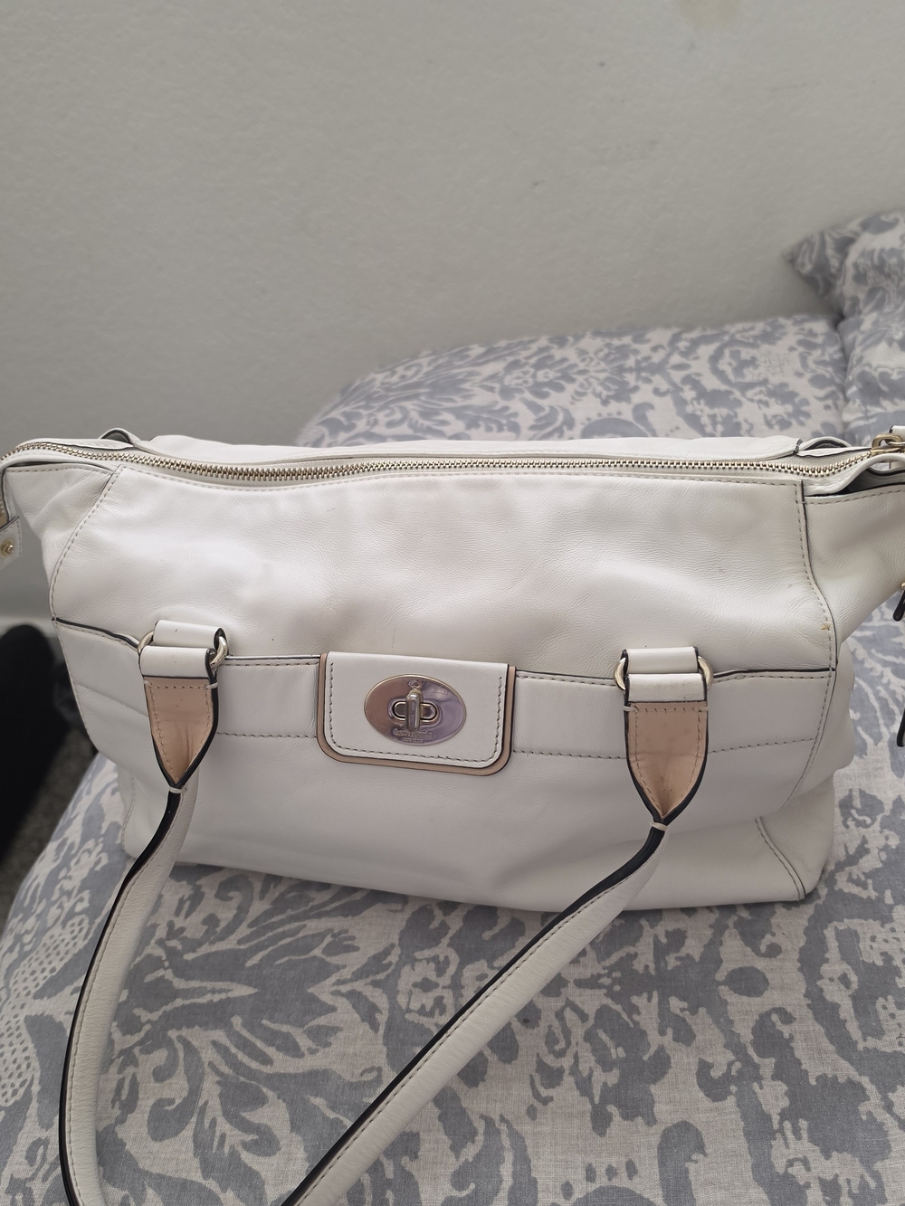 Kate Spade Hampton Janie White Leather Satchel Handbag with Turn-Lock Accent